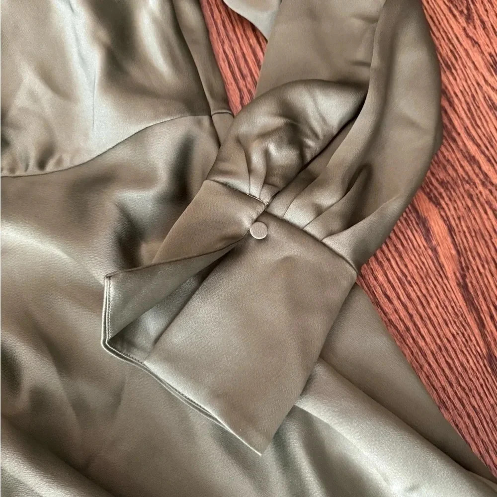 Simkhai Talit‎ draped dress, Size 8, Green, Like New Condition, Sold Out $540 - Picture 7 of 11